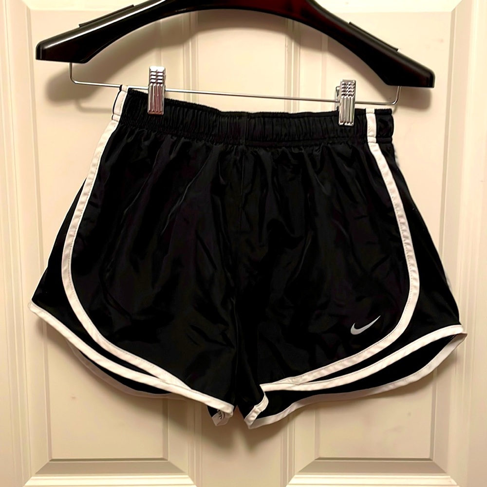 NIKE small women’s dri-fit running shorts black